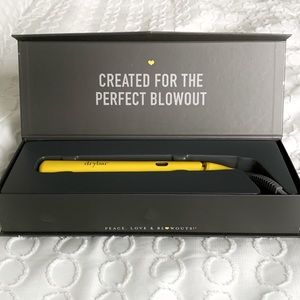 Drybar Straightener